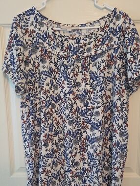 LOFT White Short-Sleeve Top with Blue Red Floral Print Size XL